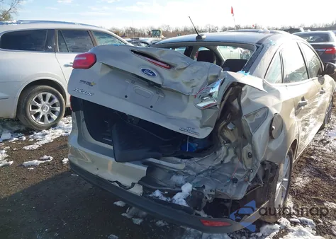 2016 Ford Focus Se z USA, uszkodzony, nr VIN 1FADP3F28GL220444